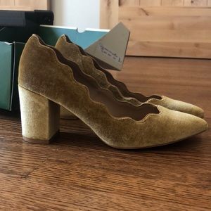 Velvet gold scalloped heels